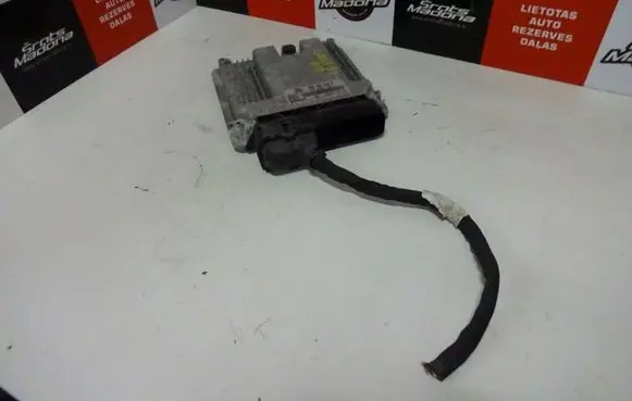 Volkswagen Golf V Engine control unit/module 03G906016R