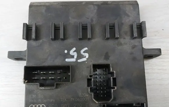 Audi A4 S4 B6 8E 8H Comfort/convenience module 8E0907279E