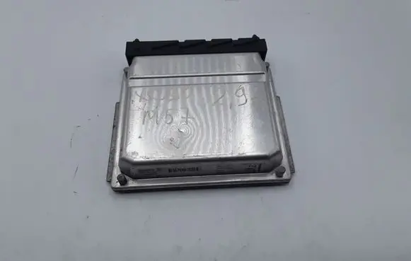 Volvo XC90 Engine control unit/module 0261207809 1039S00000 08675761A