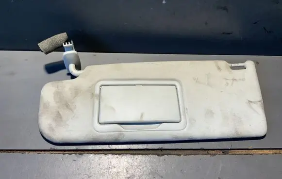 Volkswagen Golf IV Sun visor