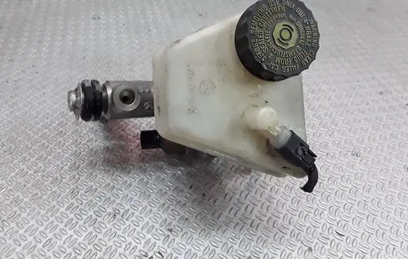 Mercedes-Benz C W203 Master brake cylinder