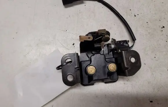 KIA Sportage Tailgate window lock/catch/latch 