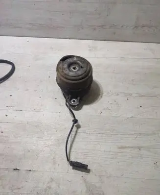 Mercedes-Benz GLK (X204) Engine mount vacuum valve A2042403617 143587 143587M15F