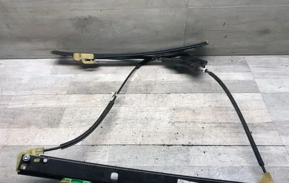 Front window lifting mechanism without motor