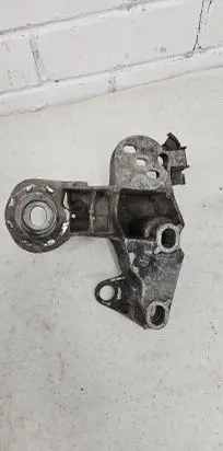 Audi A6 S6 C5 4B Engine mounting bracket 8e0199352d