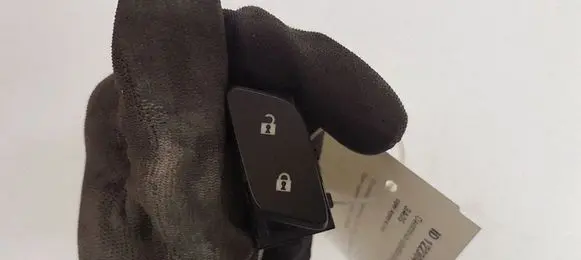 Opel Astra K Central locking switch button 13437277 62831