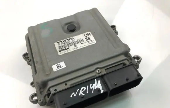 Volvo XC90 Engine control unit/module ECU 31372225AA 0281019168
