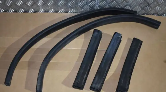 BMW X7 G07 Engine compartment rubber 7418184555