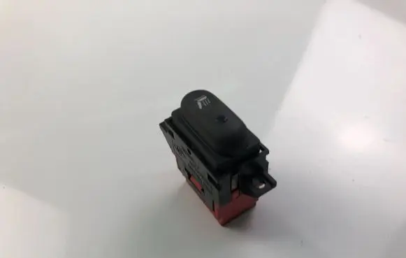 Renault Megane III Seat heating switch 8200100612