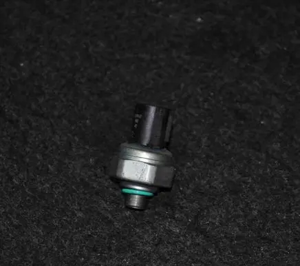 BMW 3 E46 Air conditioning (A/C) pressure sensor 9323658