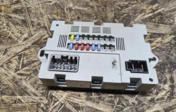 Land Rover Range Rover Velar Fuse module 73707520 1912194216