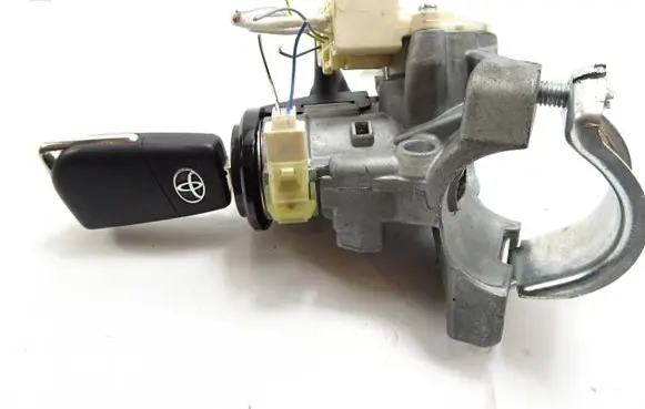 Toyota Avensis T270 Ignition lock 450200203