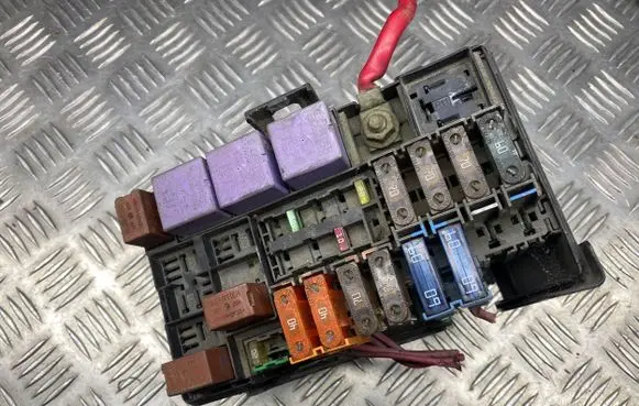 Opel Zafira A Fuse box set 55RD1Z353 8200196183 0001500030
