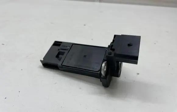 Opel Insignia B Mass air flow meter 23324767