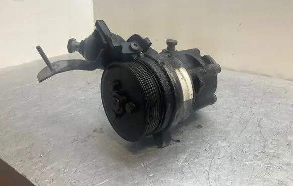 BMW 6 E63 E64 Power steering pump 7533837