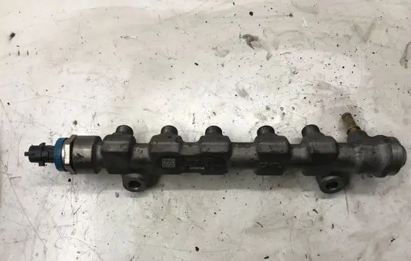 Opel Vivaro Fuel main line pipe 0445214145 613071H82484405 69200B6304291