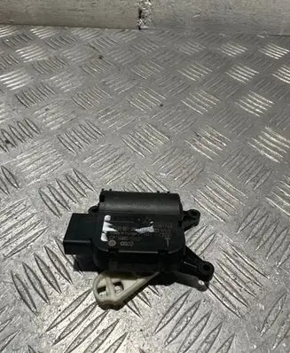 Volkswagen Golf IV A/C air flow flap actuator/motor 0132801384