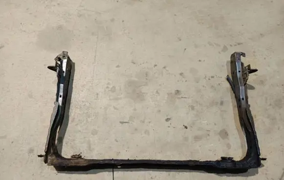 Toyota Auris 150 Radiator mount bracket 