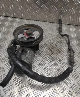Toyota Corolla Verso AR10 Power steering pump U7K03130