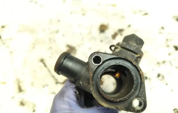 Audi A4 S4 B5 8D Engine coolant pipe/hose