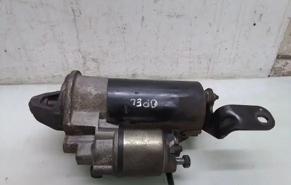 Opel Zafira A Starter motor 1005831230