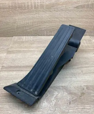 BMW 7 E65 E66 Accelerator throttle pedal 6766930 25916010