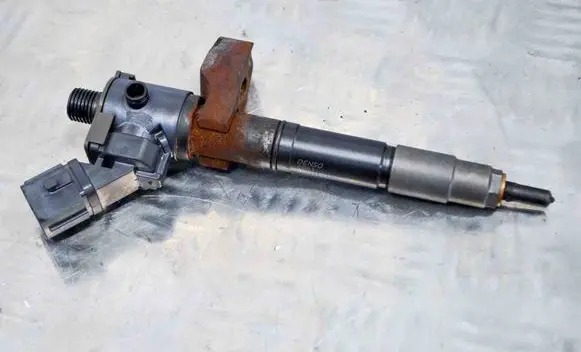 Volvo S60 Fuel injector 237001002R14091