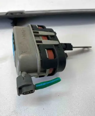 Engine mount vacuum valve
