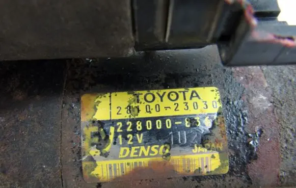 Toyota Yaris Starter motor 228000836