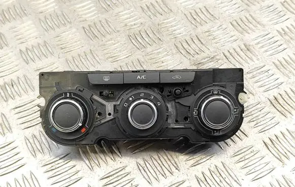 Skoda Yeti (5L) Climate control unit 3T0820047AK 5HB00975270