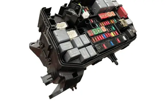 Toyota Auris E180 Fuse box set ar17559