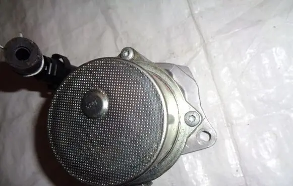 Dacia Duster II Vacuum pump 146502327R