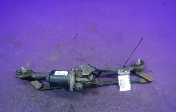 KIA Cerato Front wiper linkage and motor 981102F000