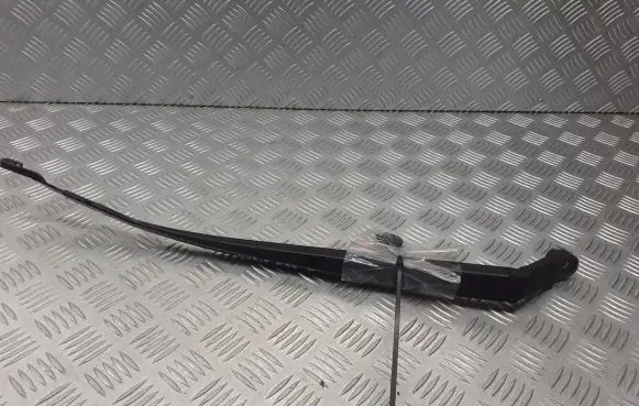 Toyota Auris 150 Front wiper blade arm 3151820