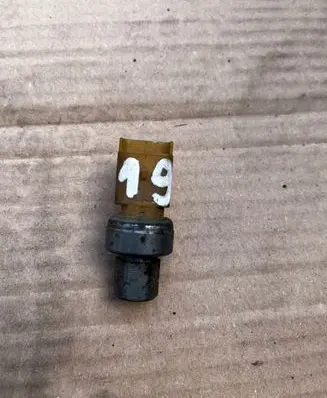 Citroen C5 Air conditioning (A/C) pressure sensor 98530027380