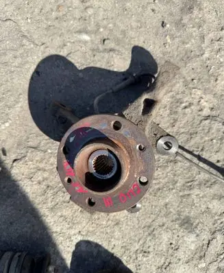 Renault Clio III Front wheel hub spindle knuckle 65747