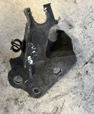 Citroen C4 I Gear shift cable bracket 