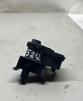 Fuel tank cap lock