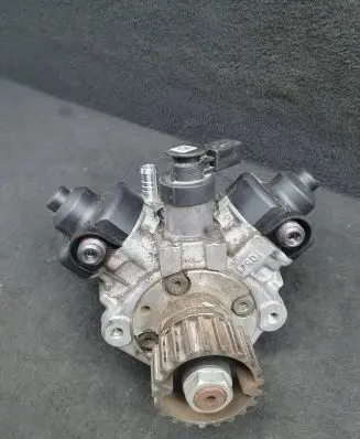 Audi A8 S8 D4 4H Fuel injection high pressure pump 057130755AC 0445010624