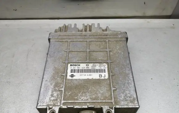 Nissan Primera Engine control unit/module 237102J661 0281001629