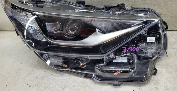 Toyota Auris E180 Headlight/headlamp 8111002K60