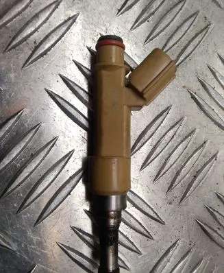 Toyota Prius (XW30) Fuel injector 138022223 2325001030