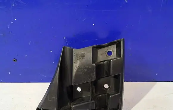 Volvo V40 Front bumper mounting bracket 31425110