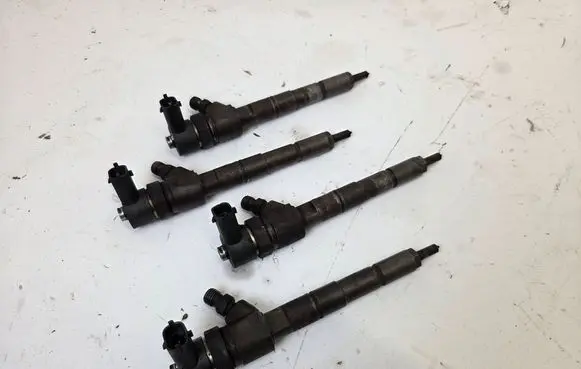 Saab 9-3 Ver2 Fuel injectors set 0445110243