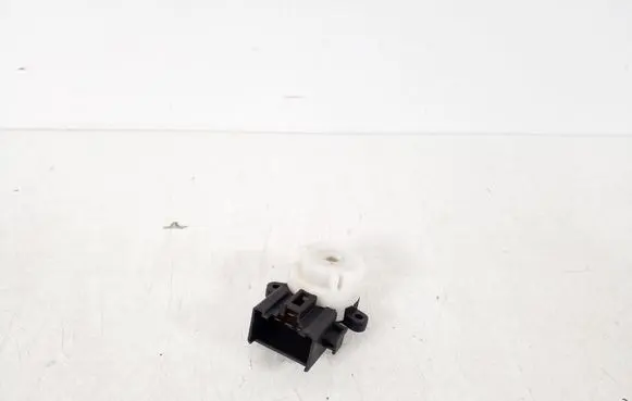 Toyota Corolla E120 E130 Ignition lock contact 84450-0D010