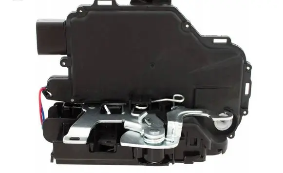 Volkswagen PASSAT B5 Front door lock 3B1837015A