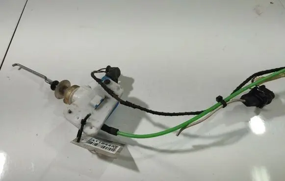 Audi 80 90 S2 B4 Central locking vacuum pump 