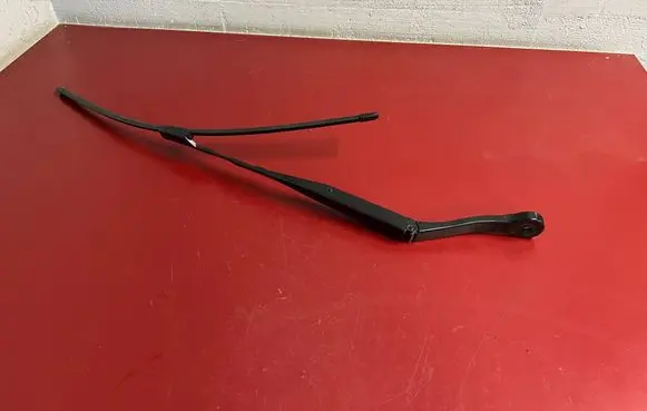 Front wiper blade arm