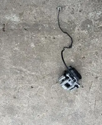 Opel Astra L Rear brake caliper 9819059380
