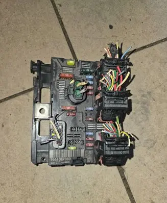 Peugeot 307 Fuse module 9661087080